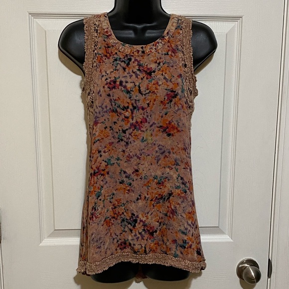 Gimmicks by BKE Multicolor Sleeveless Crochet Detail Top Size Small - Picture 1 of 7